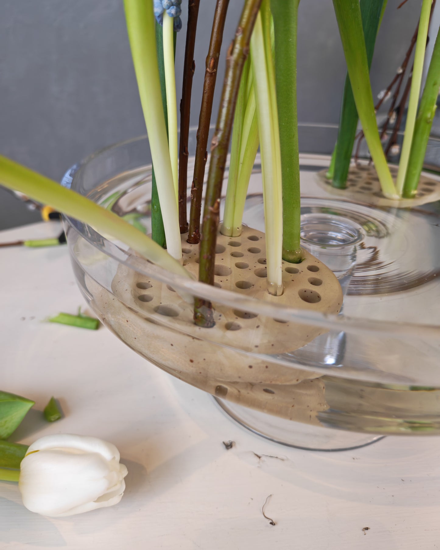 Kukka-asetelma ja uniikit kukkasiilit savesta 12.3. & 2.4.