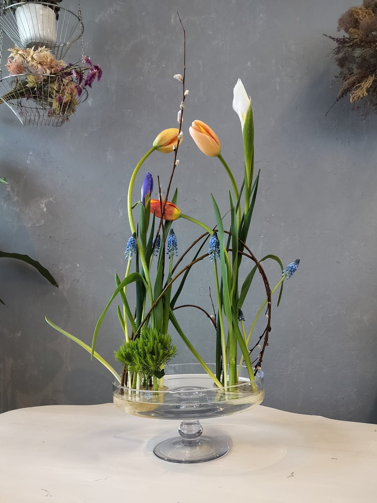 Kukka-asetelma ja uniikit kukkasiilit savesta 12.3. & 2.4.