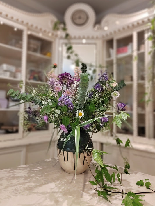 Kukkakimppu ja käsintehty maljakko 11.4. & 9.5.